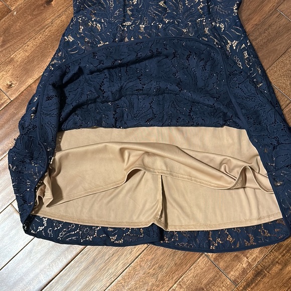 Banana Republic Factory Lace Flutter - Picture 4 of 8